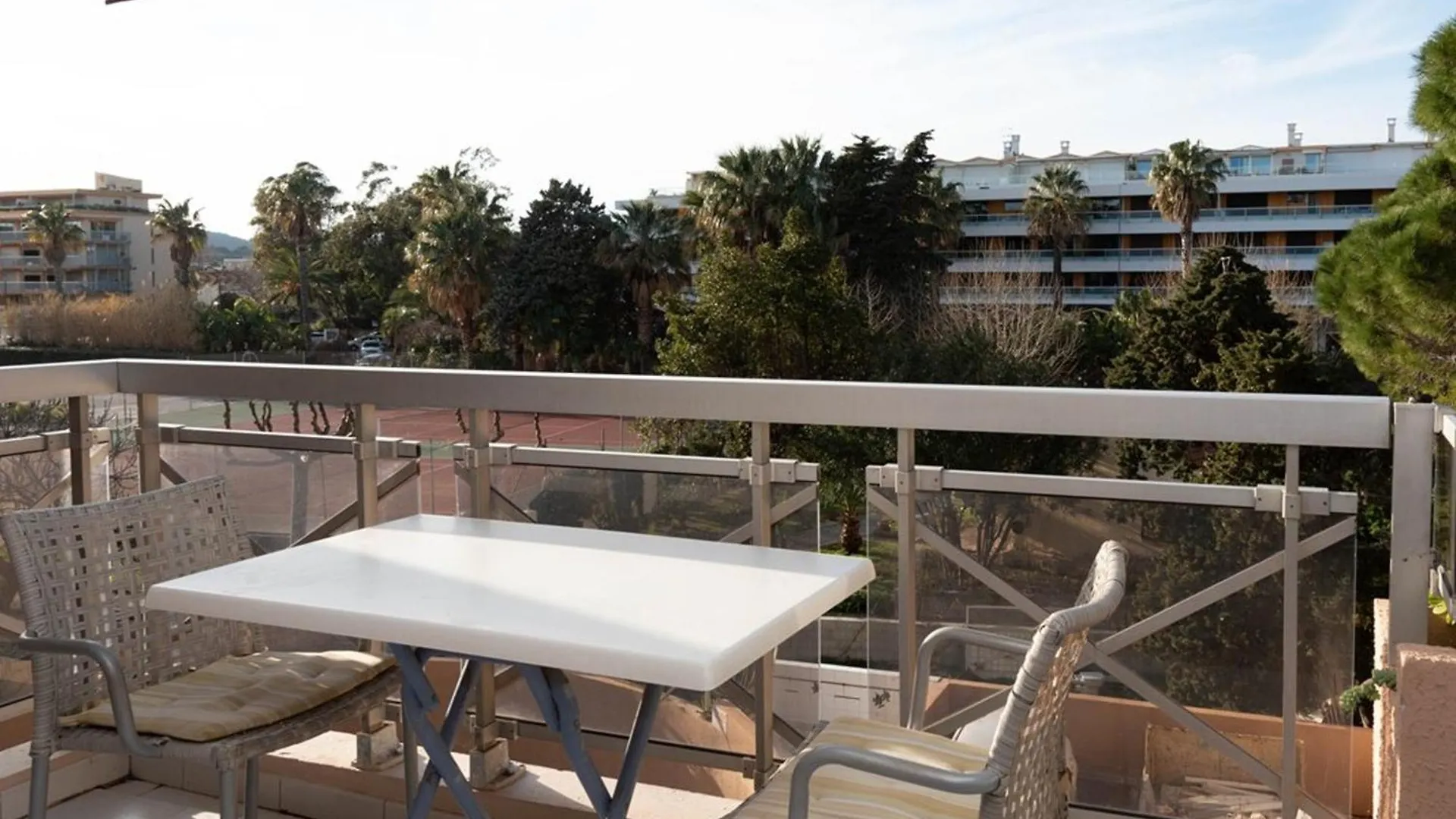 Lavandou: Studio Climatise, Terrasse, Proche Plage, 2 Pers. - Pas D'Animaux, Sans Parking - Fr-1-803-43 Le Lavandou 0*,  France