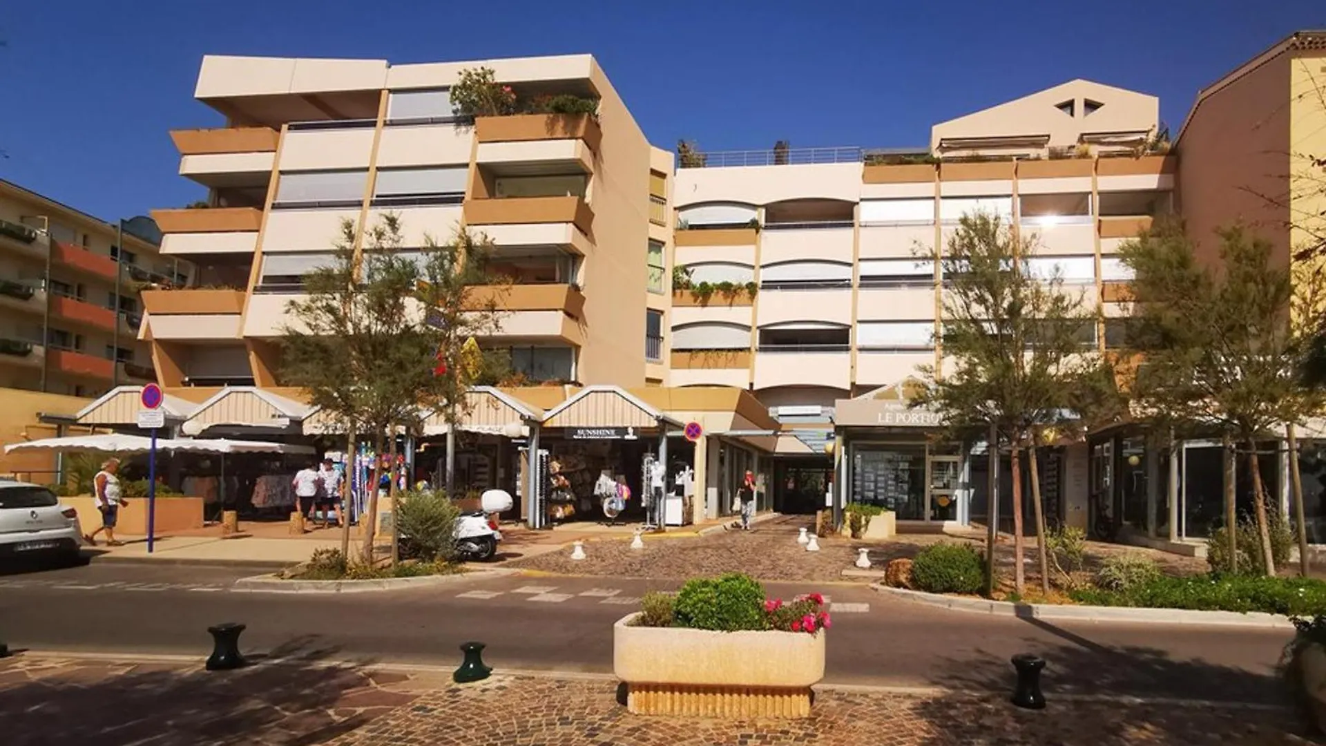 Lejlighed Lavandou: Studio Climatise, Terrasse, Proche Plage, 2 Pers. - Pas D'Animaux, Sans Parking - Fr-1-803-43 Le Lavandou Frankrig